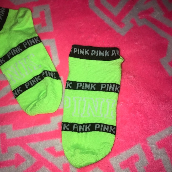 💕NWT VS Pink Hat And Socks - Picture 3 of 6